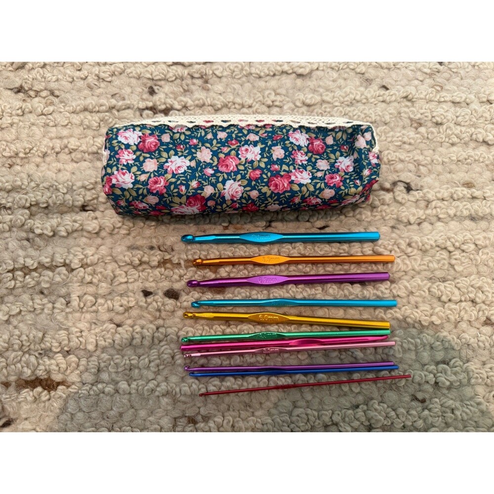 11 Metal Crochet Hooks Set with Floral Zipper Storage Case Mixed Sizes